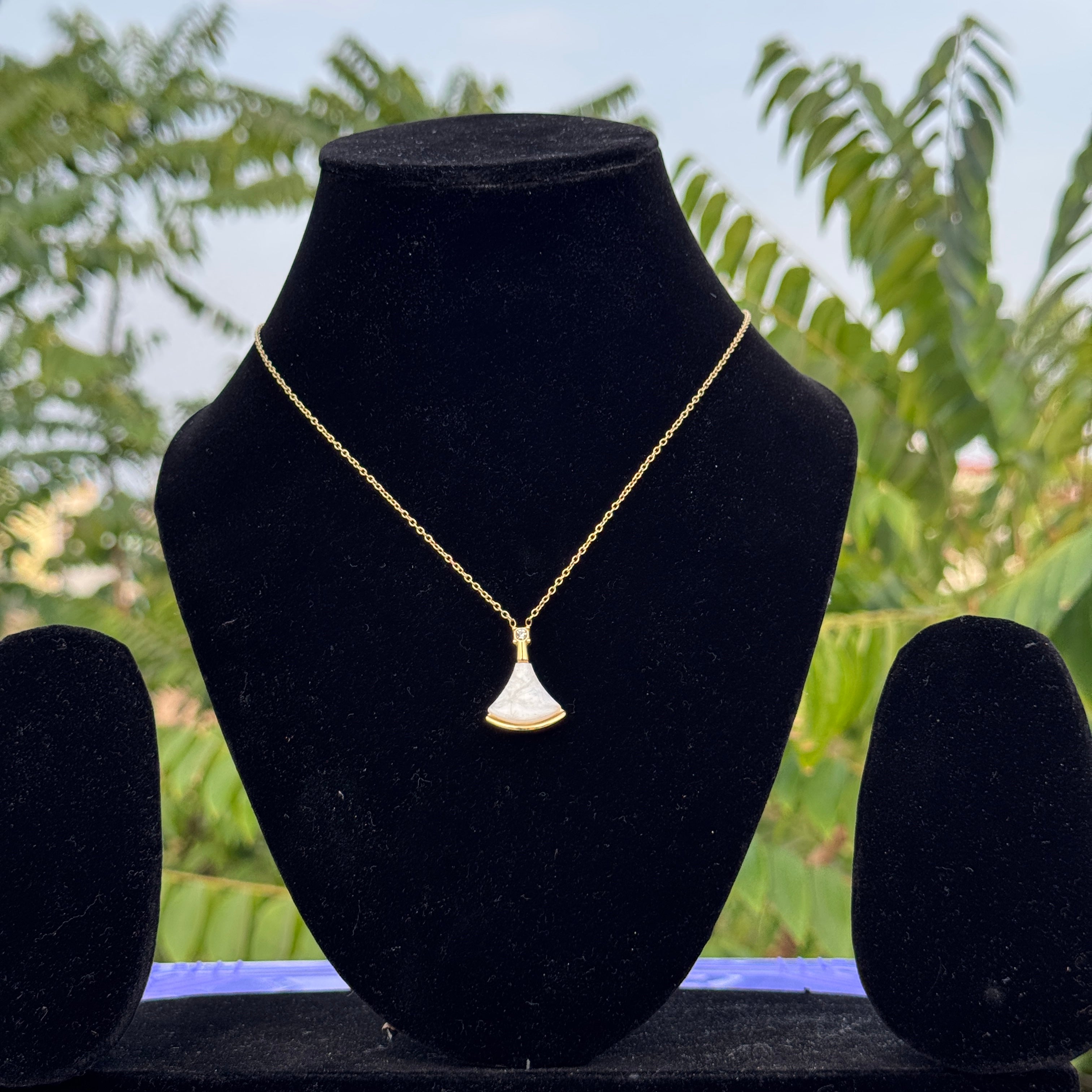 The "Serene Fan" Anti-Tarnish Necklace