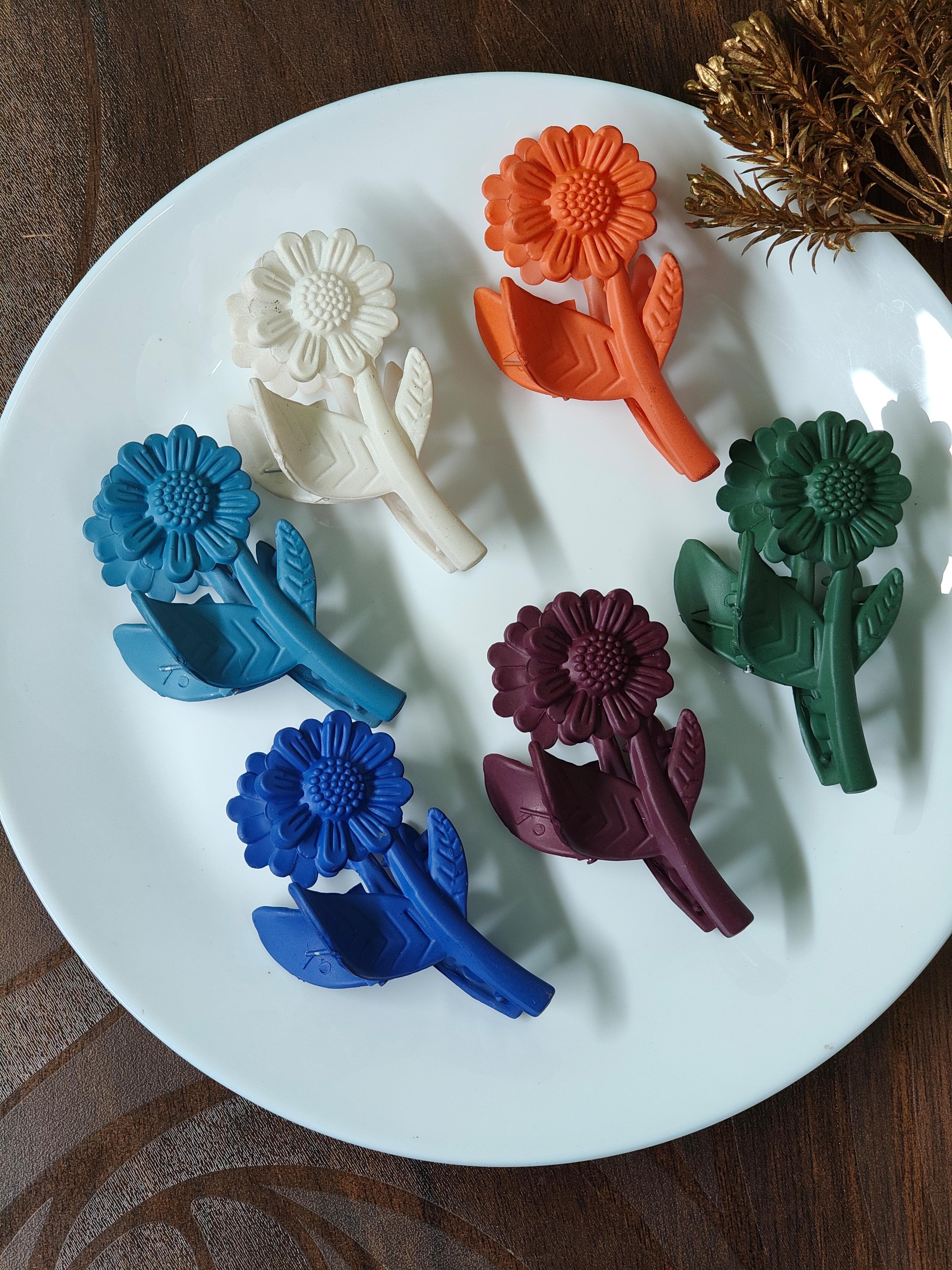 Bloom Stem Floral Hair Claw Clip | Matte Daisy Hair Accessory for Women & Girls