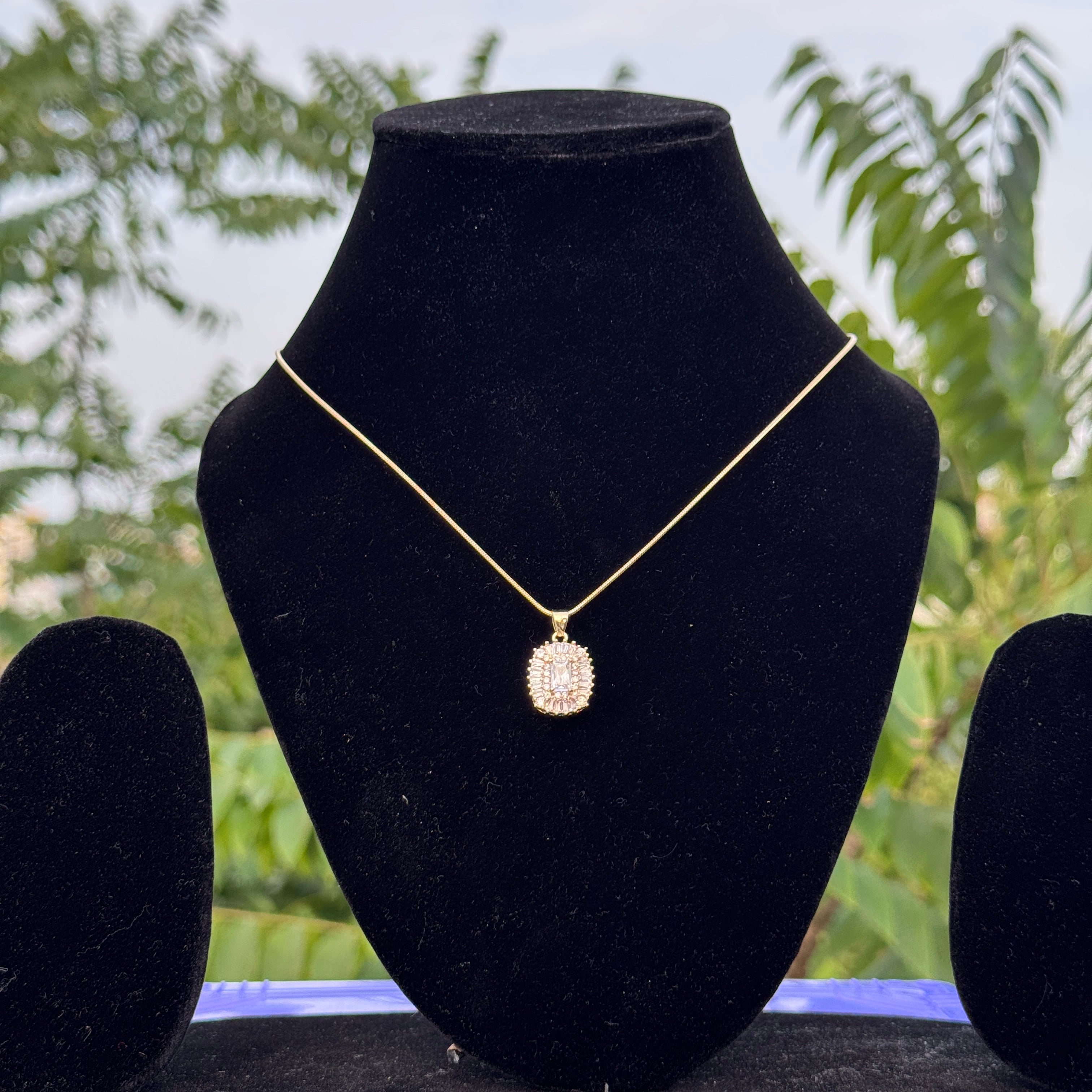 The "Emerald Halo" Anti-Tarnish Necklace